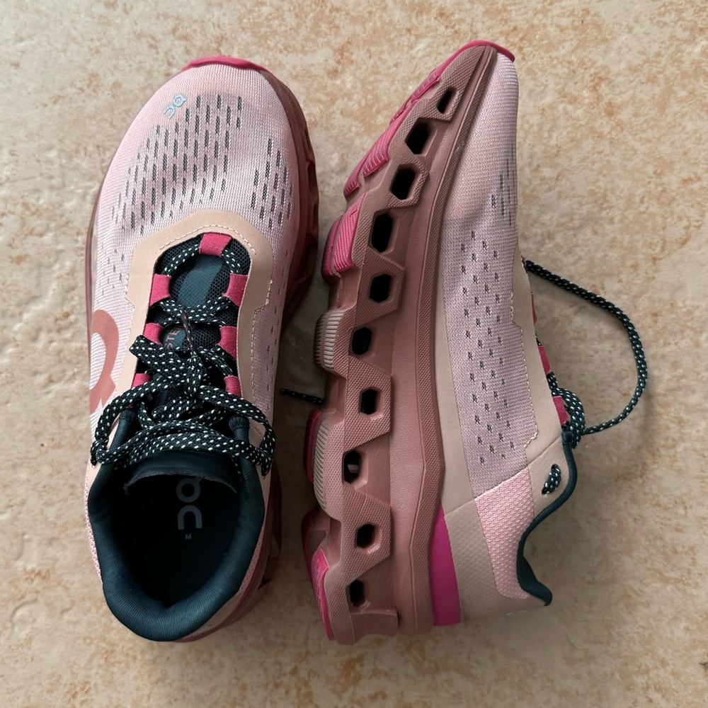 ON CLOUD PINK CLOUDMONSTER SIZE 6.5 - Brand New